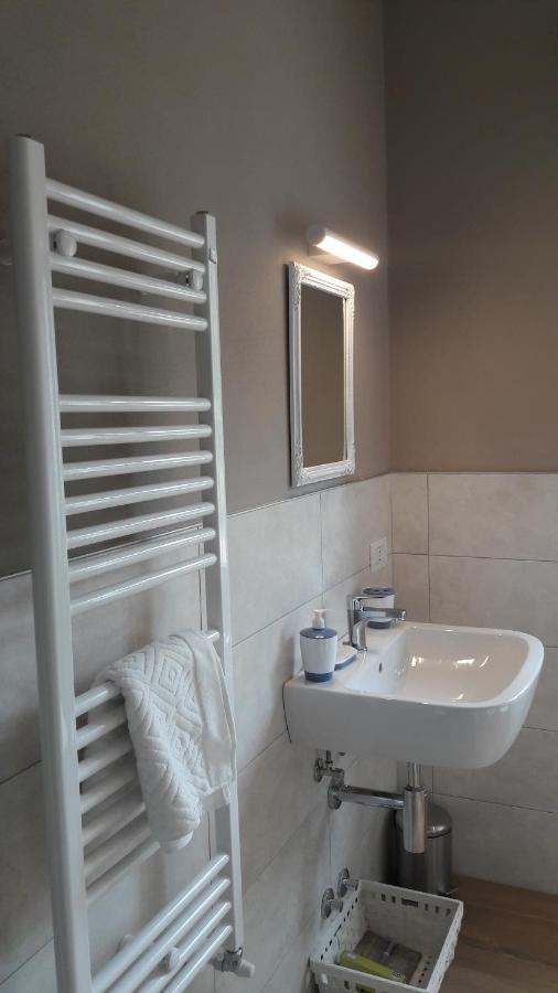 La Rosa Tra I Laghi B&B Мейна Экстерьер фото