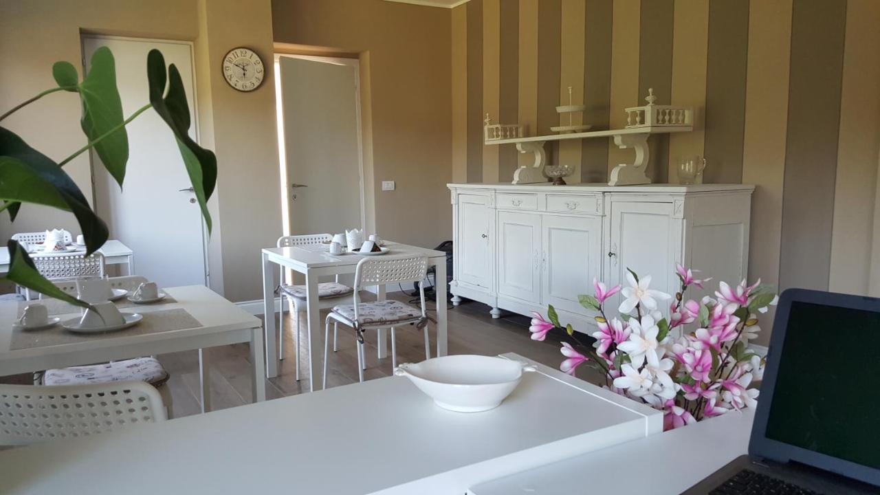 La Rosa Tra I Laghi B&B Мейна Экстерьер фото