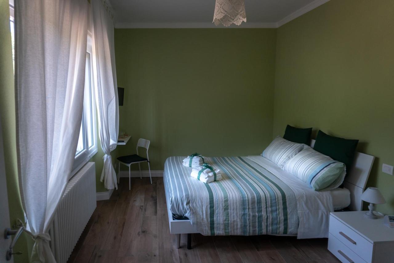 La Rosa Tra I Laghi B&B Мейна Экстерьер фото