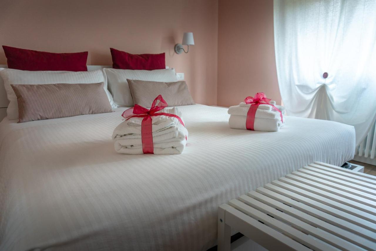 La Rosa Tra I Laghi B&B Мейна Экстерьер фото